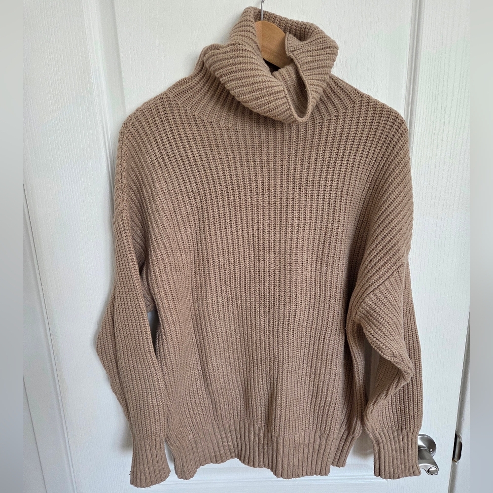 2/25$ Women's Cream Turtleneck Sweater